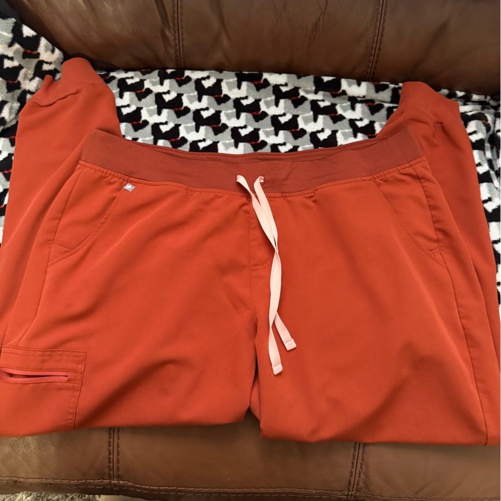 Zamora figs scrub joggers